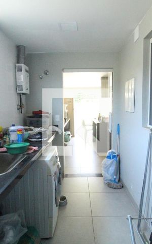 Casa de condomínio à venda com 320m², 4 quartos e 3 vagasÁrea de serviço