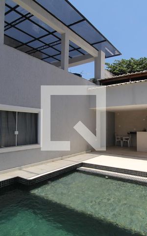 Casa de condomínio à venda com 320m², 4 quartos e 3 vagasPiscina