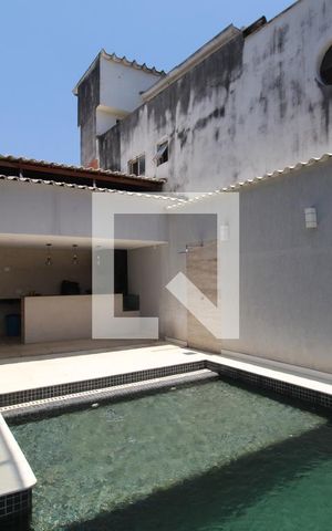 Casa de condomínio à venda com 320m², 4 quartos e 3 vagasPiscina