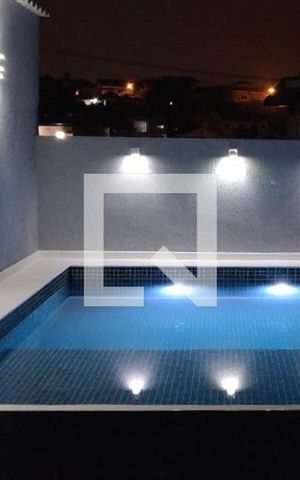 Casa de condomínio à venda com 320m², 4 quartos e 3 vagas Casa de condomínio à venda com 320m², 4 quartos e 3 vagasPiscina