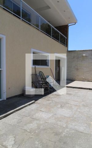 Casa de condomínio à venda com 320m², 4 quartos e 3 vagasFrente da casa