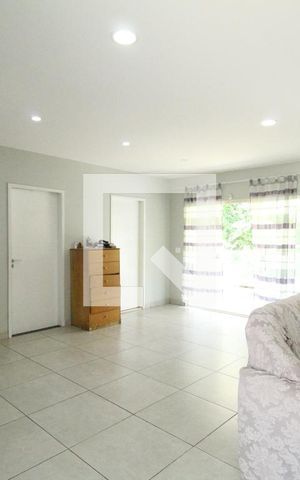 Casa de condomínio à venda com 320m², 4 quartos e 3 vagasSala 2