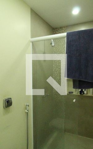 Casa de condomínio à venda com 320m², 4 quartos e 3 vagasBanheiro da suíte 1