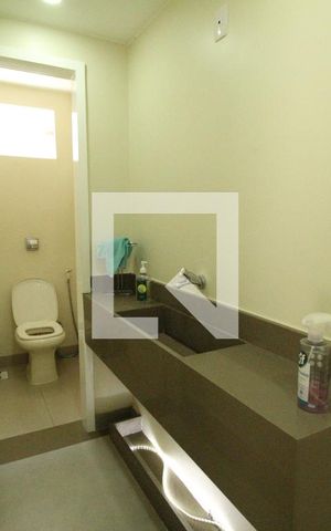 Casa de condomínio à venda com 320m², 4 quartos e 3 vagasBanheiro 1