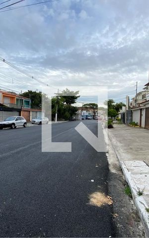 Casa à venda com 271m², 3 quartos e 5 vagas Casa à venda com 271m², 3 quartos e 5 vagasVista da Rua
