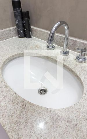 Apartamento à venda com 71m², 2 quartos e 1 vagaBanheiro da Suíte