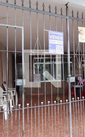 Casa à venda com 180m², 2 quartos e 2 vagasFachada