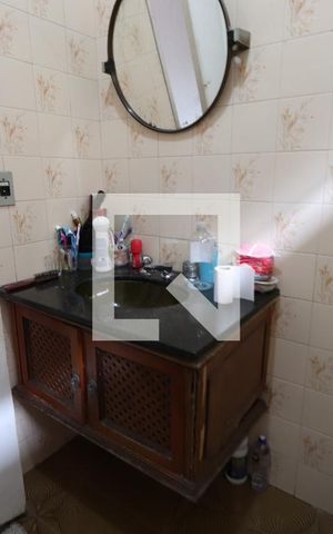 Casa à venda com 180m², 2 quartos e 2 vagasBanheiro