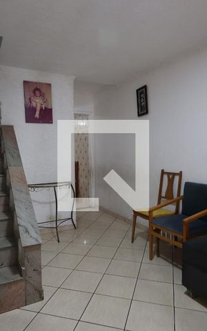 Casa à venda com 180m², 2 quartos e 2 vagasSala