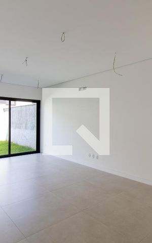 Casa de condomínio à venda com 139m², 3 quartos e 2 vagas Casa de condomínio à venda com 139m², 3 quartos e 2 vagasSala