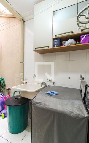 Casa de condomínio à venda com 67m², 2 quartos e 1 vagaÁrea de Serviço