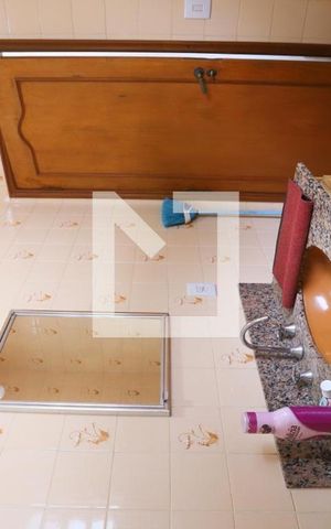 Casa à venda com 400m², 4 quartos e 2 vagas Casa à venda com 400m², 4 quartos e 2 vagasBanheiro 1