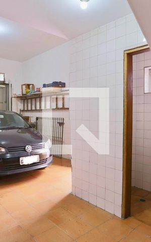Casa à venda com 400m², 4 quartos e 2 vagas Casa à venda com 400m², 4 quartos e 2 vagasGaragem