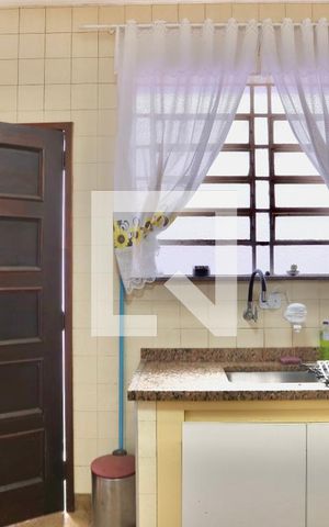 Casa à venda com 400m², 4 quartos e 2 vagas Casa à venda com 400m², 4 quartos e 2 vagasCozinha 1