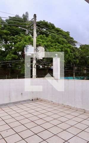 Casa à venda com 400m², 4 quartos e 2 vagas Casa à venda com 400m², 4 quartos e 2 vagasVaranda