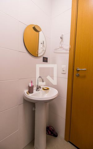 Apartamento para alugar com 172m², 3 quartos e 3 vagas Apartamento para alugar com 172m², 3 quartos e 3 vagasBanheiro de serviço