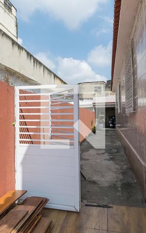 Casa à venda com 200m², 3 quartos e 5 vagas Casa à venda com 200m², 3 quartos e 5 vagasVaranda da frente - Acesso lateral