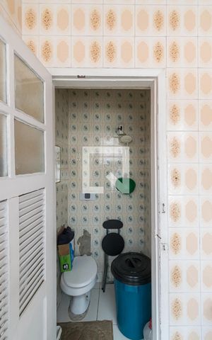 Casa à venda com 200m², 3 quartos e 5 vagas Casa à venda com 200m², 3 quartos e 5 vagasBanheiro de Serviço
