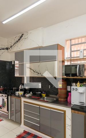 Casa à venda com 200m², 3 quartos e 5 vagas Casa à venda com 200m², 3 quartos e 5 vagasCozinha