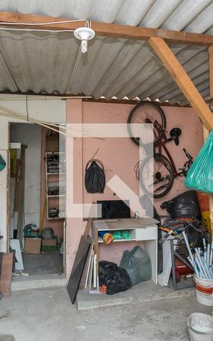 Casa à venda com 200m², 3 quartos e 5 vagas Casa à venda com 200m², 3 quartos e 5 vagasQuintal - Almoxarifado