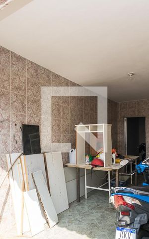 Casa à venda com 200m², 3 quartos e 5 vagas Casa à venda com 200m², 3 quartos e 5 vagasÁrea comum