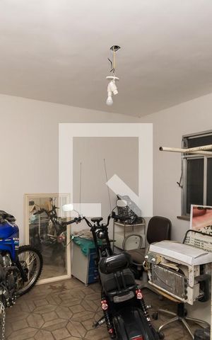 Casa à venda com 200m², 3 quartos e 5 vagas Casa à venda com 200m², 3 quartos e 5 vagasQuarto de Serviço