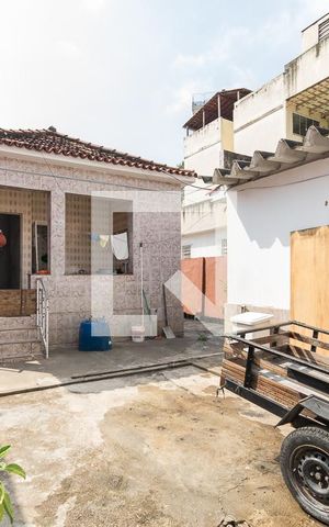 Casa à venda com 200m², 3 quartos e 5 vagas Casa à venda com 200m², 3 quartos e 5 vagasQuintal