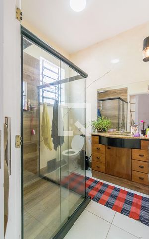 Casa à venda com 200m², 3 quartos e 5 vagas Casa à venda com 200m², 3 quartos e 5 vagasBanheiro