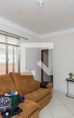 Casa à venda com 200m², 3 quartos e 5 vagas Casa à venda com 200m², 3 quartos e 5 vagasSala