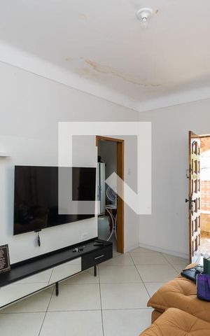 Casa à venda com 200m², 3 quartos e 5 vagas Casa à venda com 200m², 3 quartos e 5 vagasSala