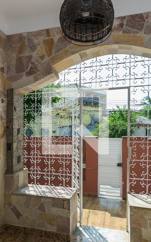 Casa à venda com 200m², 3 quartos e 5 vagas Casa à venda com 200m², 3 quartos e 5 vagasVaranda da Sala