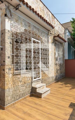 Casa à venda com 200m², 3 quartos e 5 vagas Casa à venda com 200m², 3 quartos e 5 vagasVaranda da frente