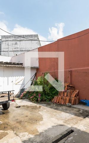 Casa à venda com 200m², 3 quartos e 5 vagas Casa à venda com 200m², 3 quartos e 5 vagasQuintal
