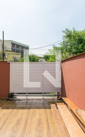 Casa à venda com 200m², 3 quartos e 5 vagas Casa à venda com 200m², 3 quartos e 5 vagasVaranda da frente