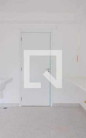 Apartamento à venda com 33m², 2 quartos e sem vaga Apartamento à venda com 33m², 2 quartos e sem vagaCozinha e Área de Serviço