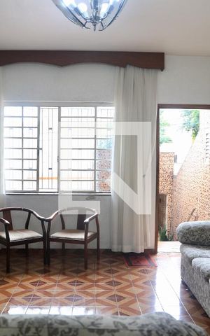 Casa à venda com 120m², 2 quartos e 1 vaga Casa à venda com 120m², 2 quartos e 1 vagaSala