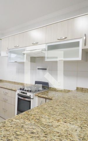 Casa à venda com 245m², 6 quartos e 3 vagas Casa à venda com 245m², 6 quartos e 3 vagasCozinha