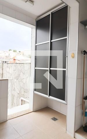 Casa à venda com 245m², 6 quartos e 3 vagas Casa à venda com 245m², 6 quartos e 3 vagasÁrea de Serviço