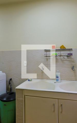 Casa de condomínio à venda com 400m², 3 quartos e 4 vagas Casa de condomínio à venda com 400m², 3 quartos e 4 vagasÁrea de Serviço