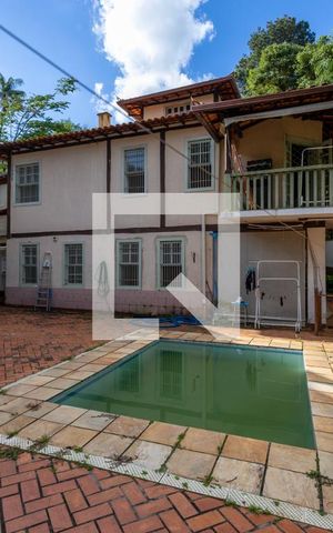 Casa de condomínio à venda com 400m², 3 quartos e 4 vagas Casa de condomínio à venda com 400m², 3 quartos e 4 vagasÁrea comum - Piscina
