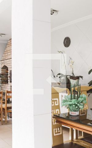 Casa à venda com 450m², 4 quartos e 5 vagas Casa à venda com 450m², 4 quartos e 5 vagasChurrasqueira