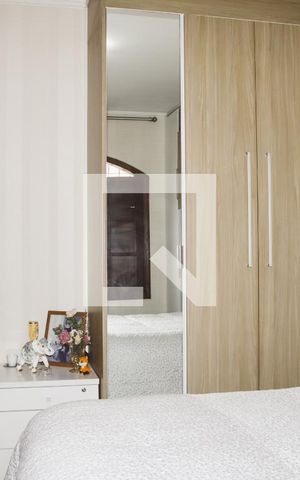 Casa à venda com 450m², 4 quartos e 5 vagas Casa à venda com 450m², 4 quartos e 5 vagasQuarto 1