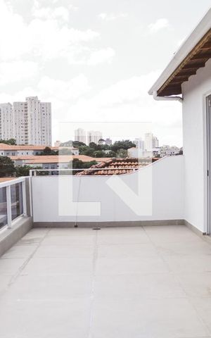 Casa à venda com 450m², 4 quartos e 5 vagas Casa à venda com 450m², 4 quartos e 5 vagasVaranda