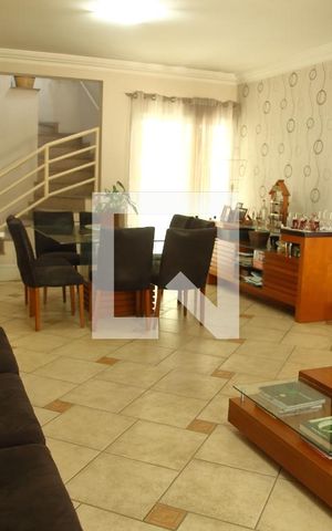 Casa à venda com 195m², 4 quartos e 3 vagasSala
