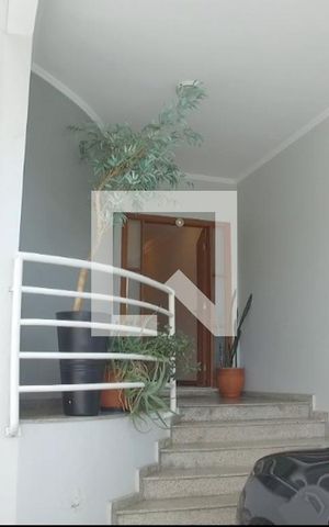 Casa à venda com 195m², 4 quartos e 3 vagas Casa à venda com 195m², 4 quartos e 3 vagasGaragem/ Entrada