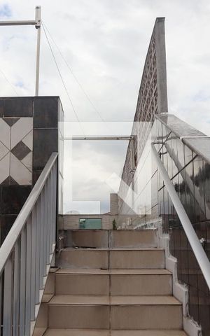 Casa à venda com 320m², 2 quartos e 2 vagasEscada acesso a Varanda 2 