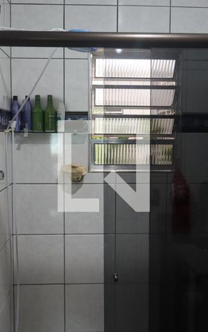 Casa à venda com 320m², 2 quartos e 2 vagasBanheiro da Suíte 1