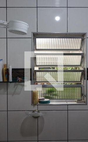 Casa à venda com 320m², 2 quartos e 2 vagasBanheiro da Suíte 2