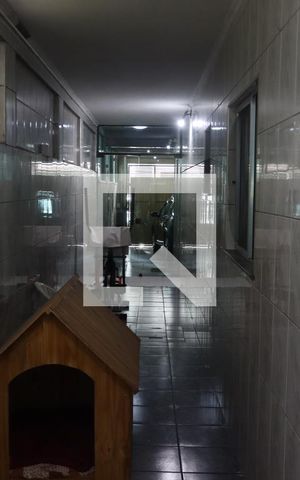 Casa à venda com 320m², 2 quartos e 2 vagasCorredor acesso a garagem 