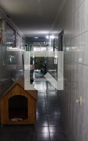 Casa à venda com 320m², 2 quartos e 2 vagasCorredor acesso a garagem 